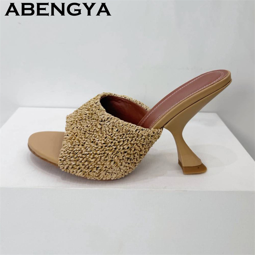 StrangeThin High Heel Slippers - đánh giá và giá Street Fashion Rome 2026