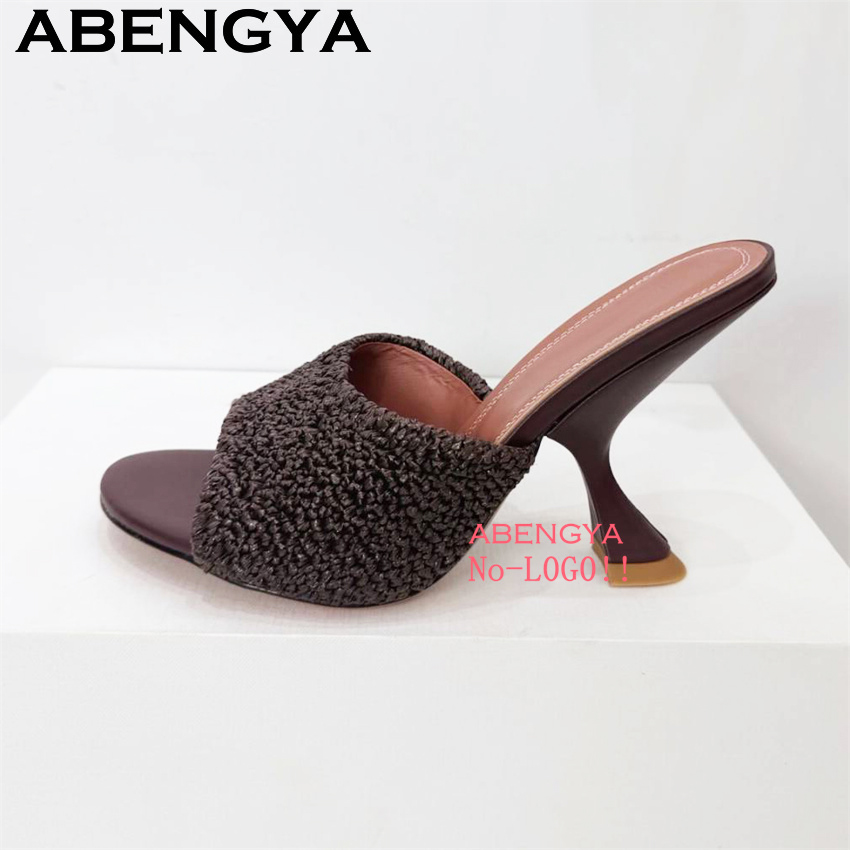 StrangeThin High Heel Slippers - đánh giá và giá Street Fashion Rome 2026