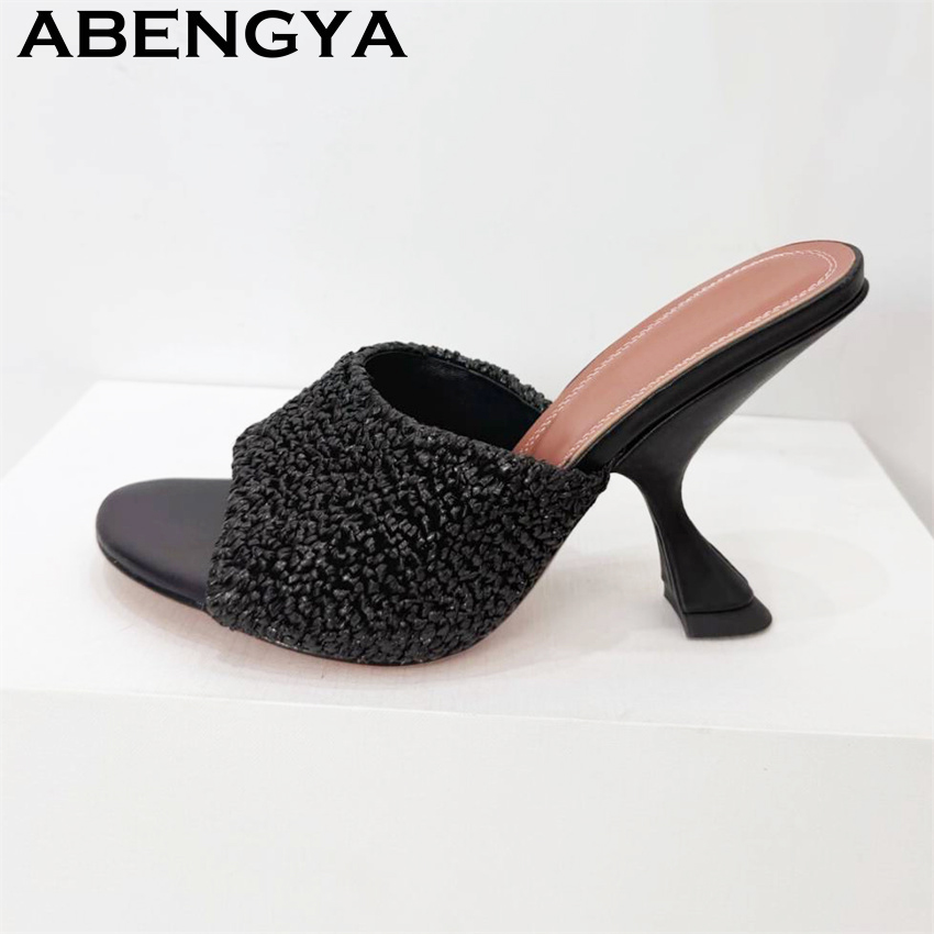 StrangeThin High Heel Slippers - đánh giá và giá Street Fashion Rome 2026